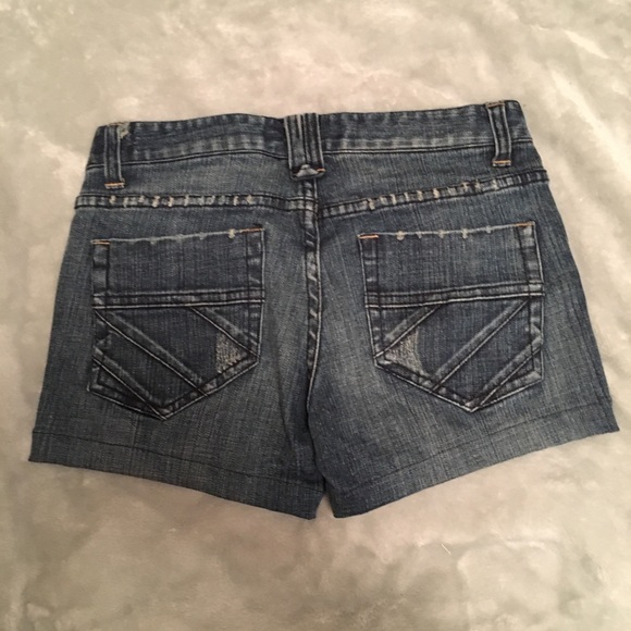 Size 24 guess shorts - Picture 2 of 2
